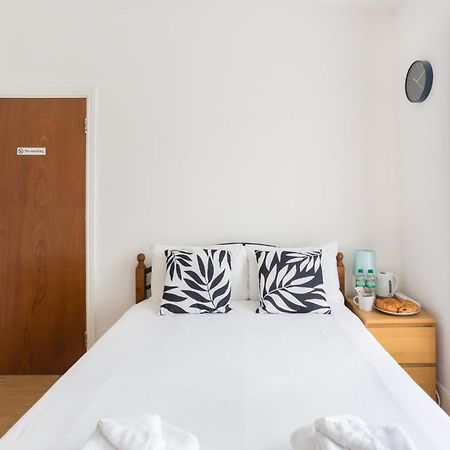 Wood Green Budget Rooms - Next To Mall & Metro Station - 10 Min To City Center ロンドン エクステリア 写真