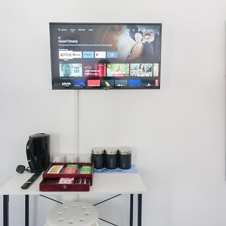 Wood Green Budget Rooms - Next To Mall & Metro Station - 10 Min To City Center ロンドン エクステリア 写真