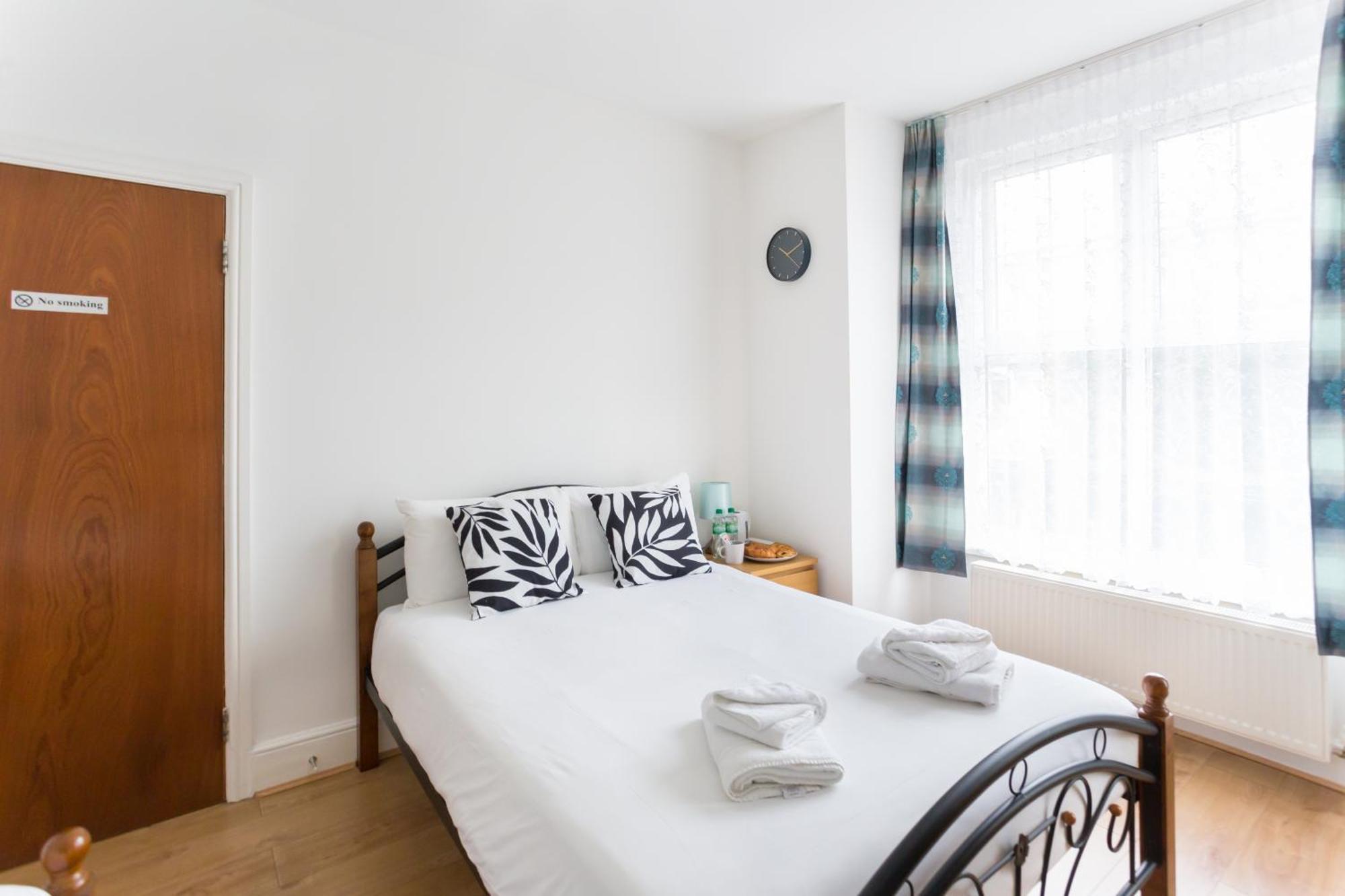 Wood Green Budget Rooms - Next To Mall & Metro Station - 10 Min To City Center ロンドン エクステリア 写真