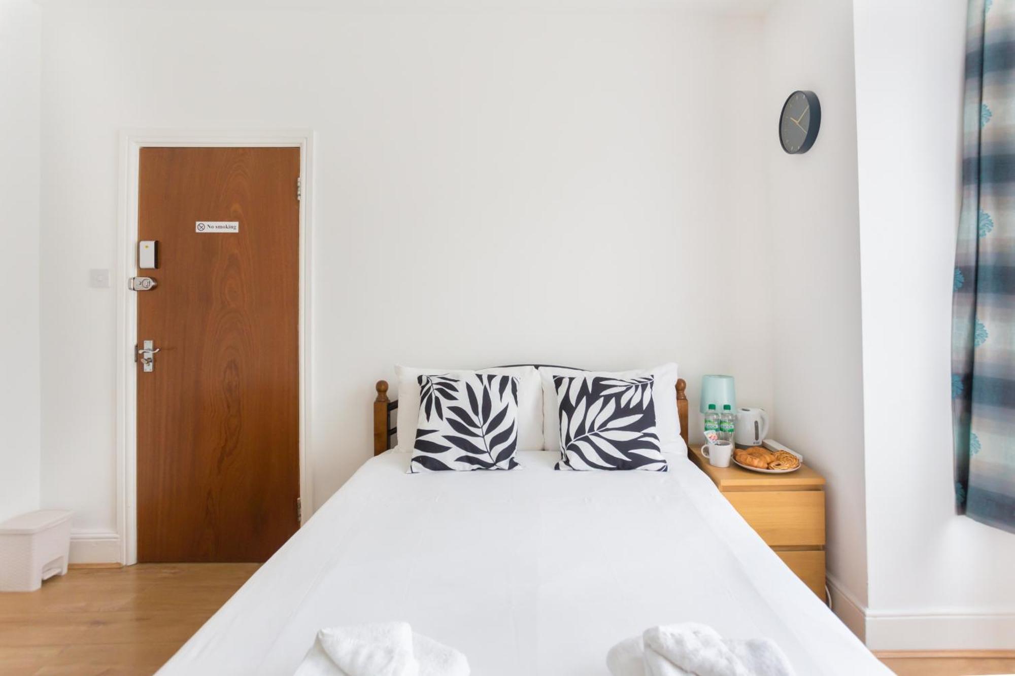 Wood Green Budget Rooms - Next To Mall & Metro Station - 10 Min To City Center ロンドン エクステリア 写真