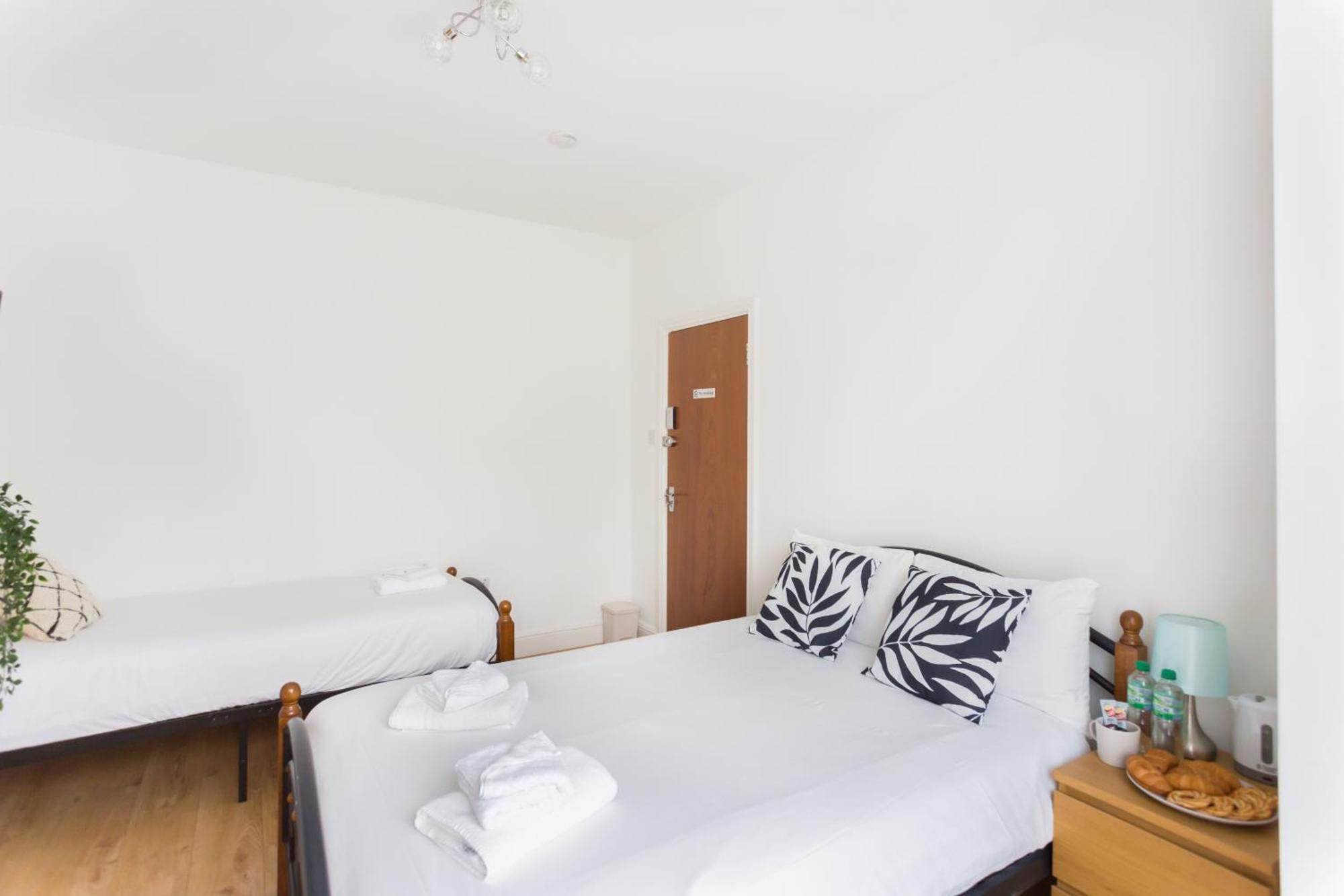 Wood Green Budget Rooms - Next To Mall & Metro Station - 10 Min To City Center ロンドン エクステリア 写真