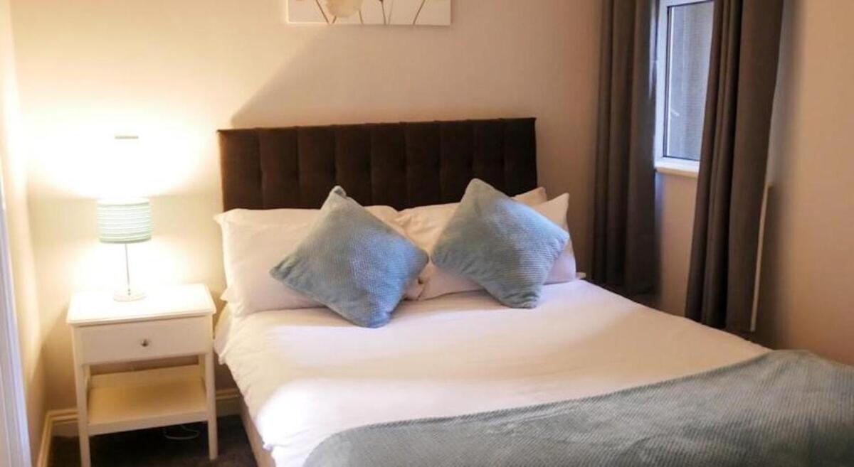 Wood Green Budget Rooms - Next To Mall & Metro Station - 10 Min To City Center ロンドン エクステリア 写真