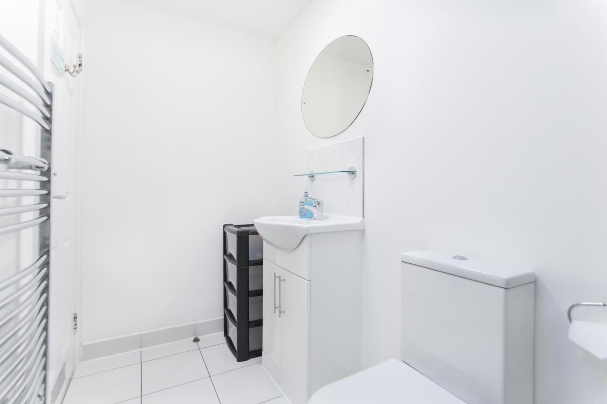 Wood Green Budget Rooms - Next To Mall & Metro Station - 10 Min To City Center ロンドン エクステリア 写真