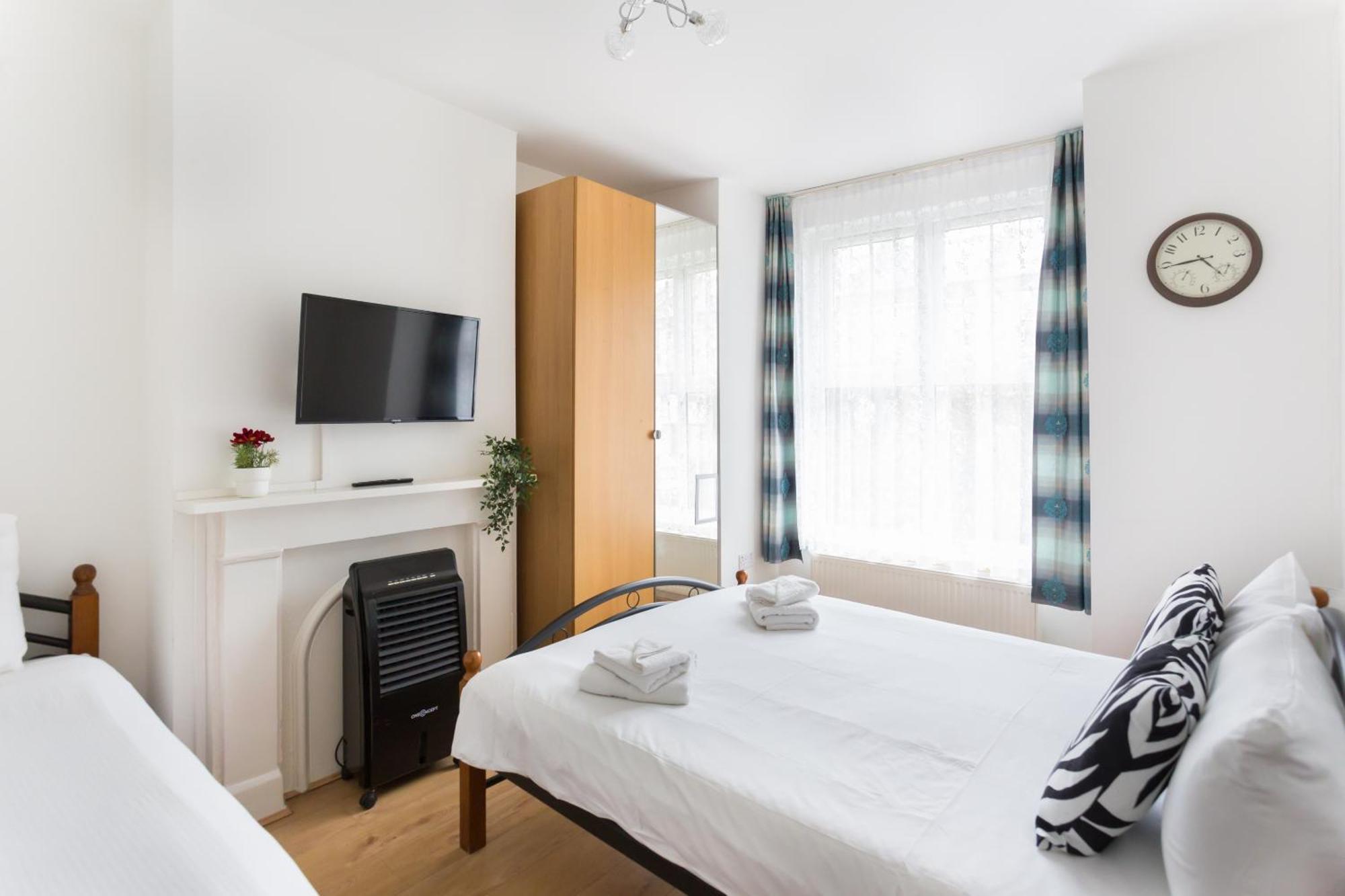 Wood Green Budget Rooms - Next To Mall & Metro Station - 10 Min To City Center ロンドン エクステリア 写真