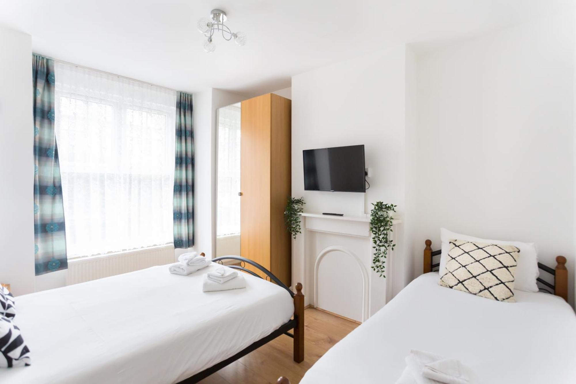 Wood Green Budget Rooms - Next To Mall & Metro Station - 10 Min To City Center ロンドン エクステリア 写真