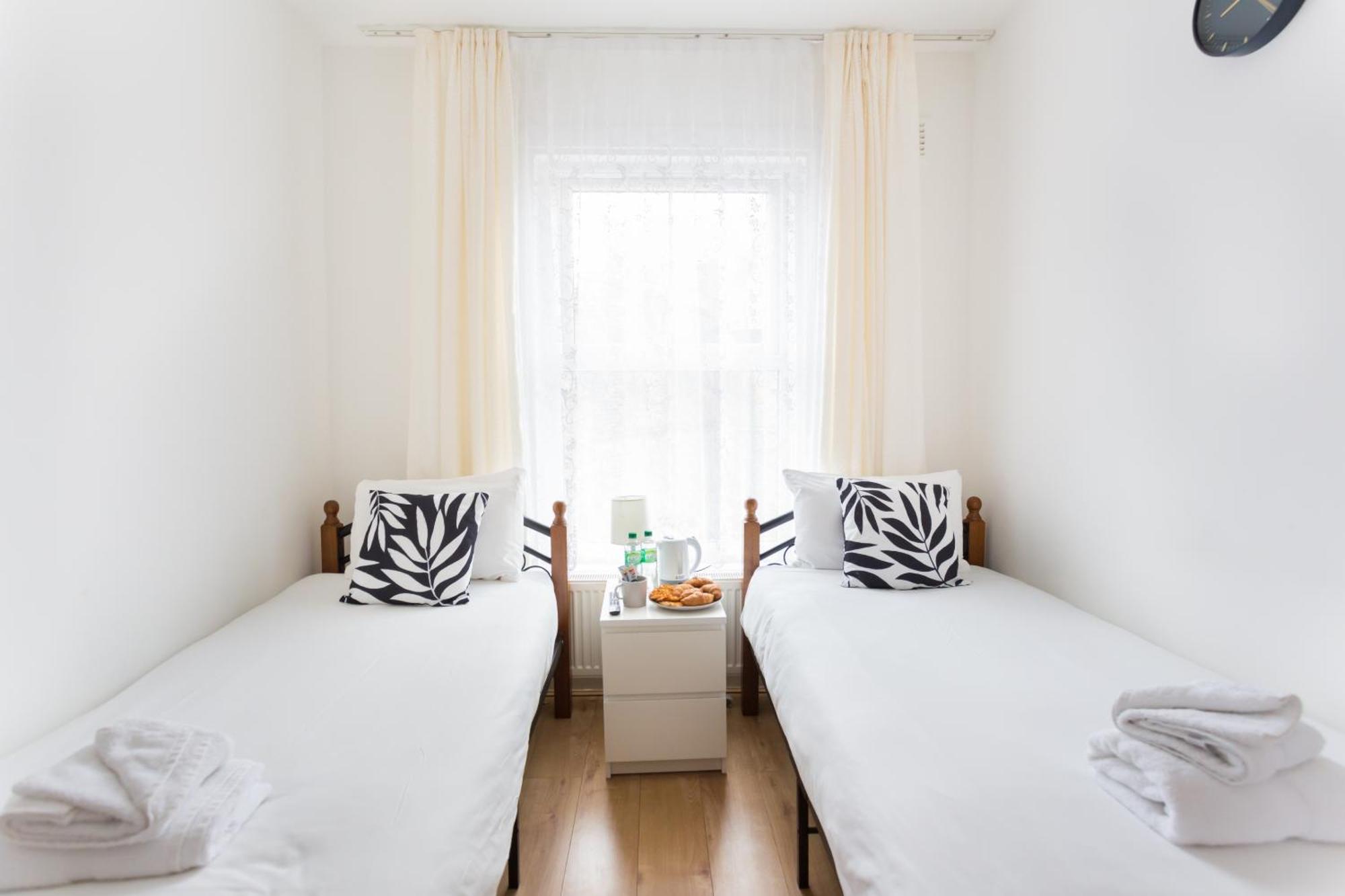 Wood Green Budget Rooms - Next To Mall & Metro Station - 10 Min To City Center ロンドン エクステリア 写真