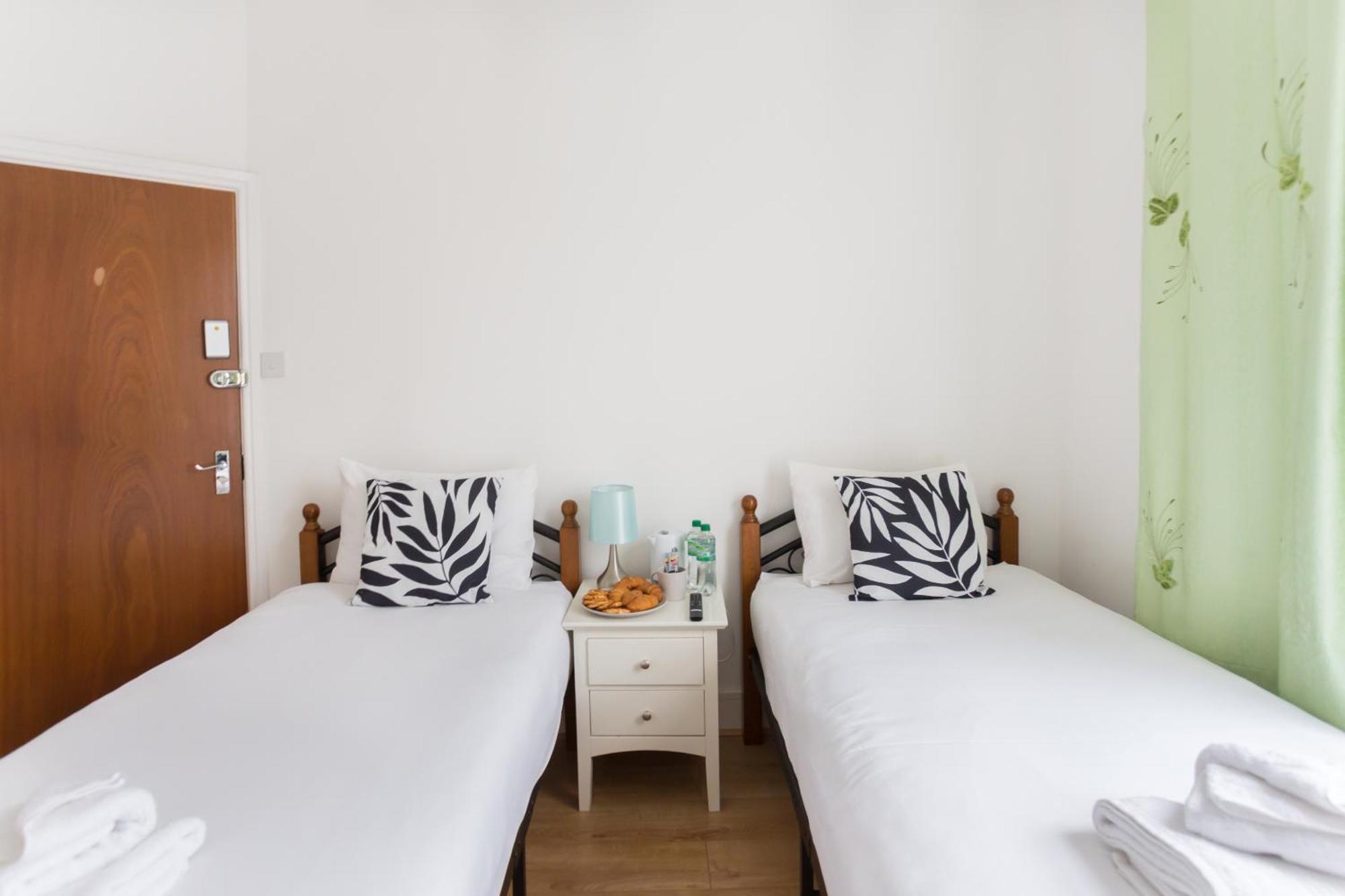 Wood Green Budget Rooms - Next To Mall & Metro Station - 10 Min To City Center ロンドン エクステリア 写真