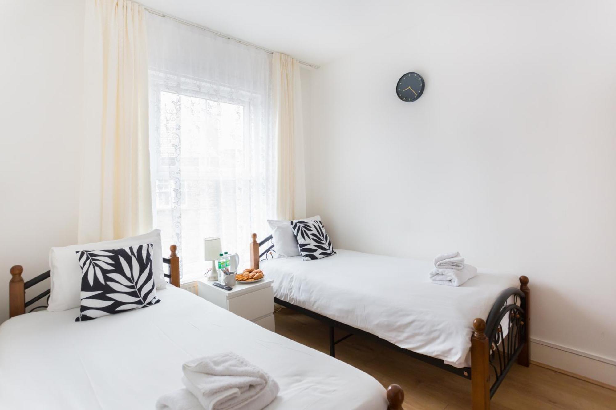 Wood Green Budget Rooms - Next To Mall & Metro Station - 10 Min To City Center ロンドン エクステリア 写真