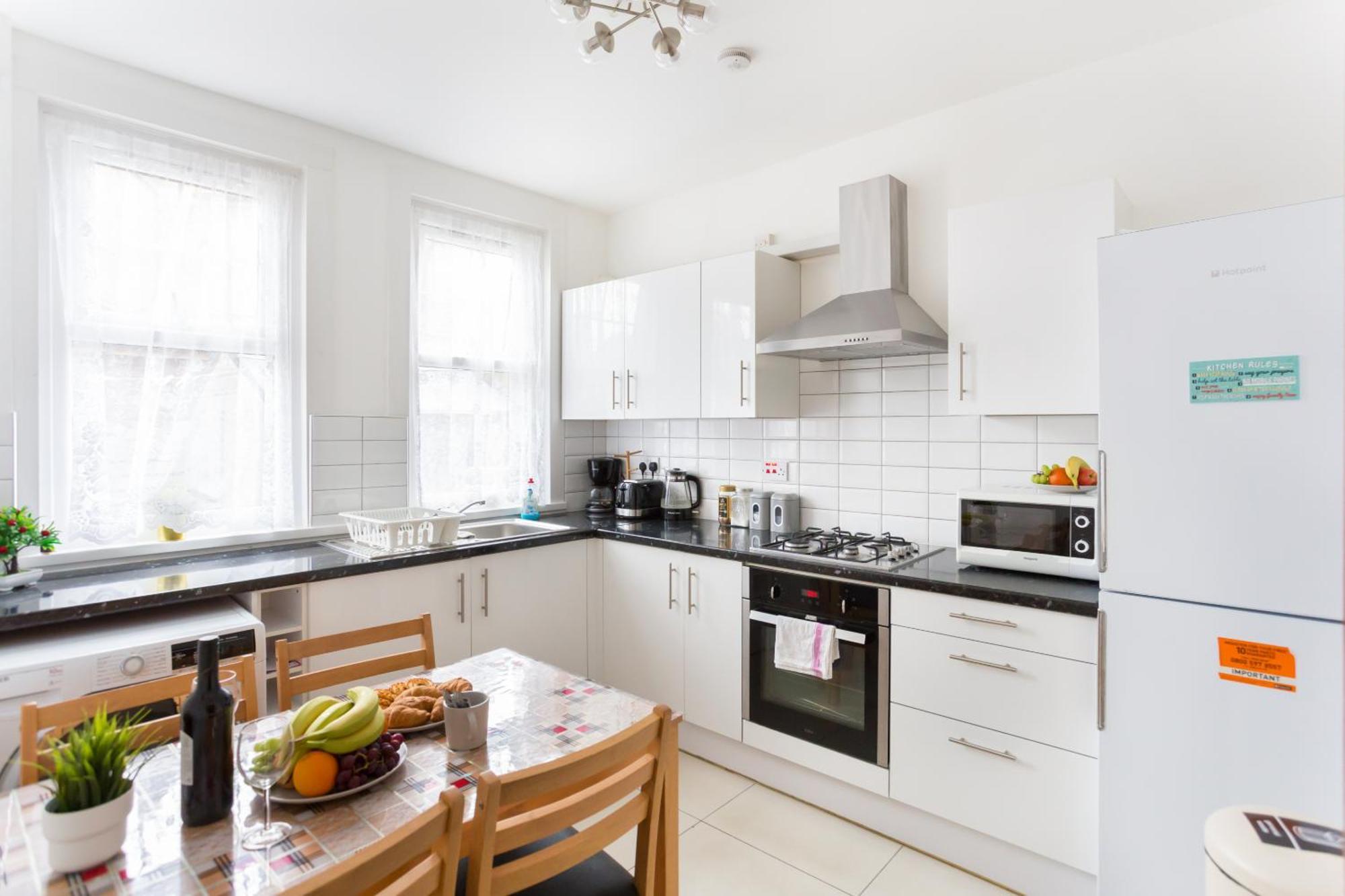 Wood Green Budget Rooms - Next To Mall & Metro Station - 10 Min To City Center ロンドン エクステリア 写真