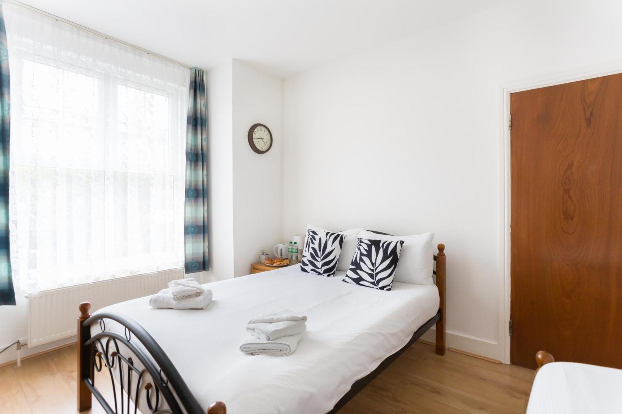 Wood Green Budget Rooms - Next To Mall & Metro Station - 10 Min To City Center ロンドン エクステリア 写真