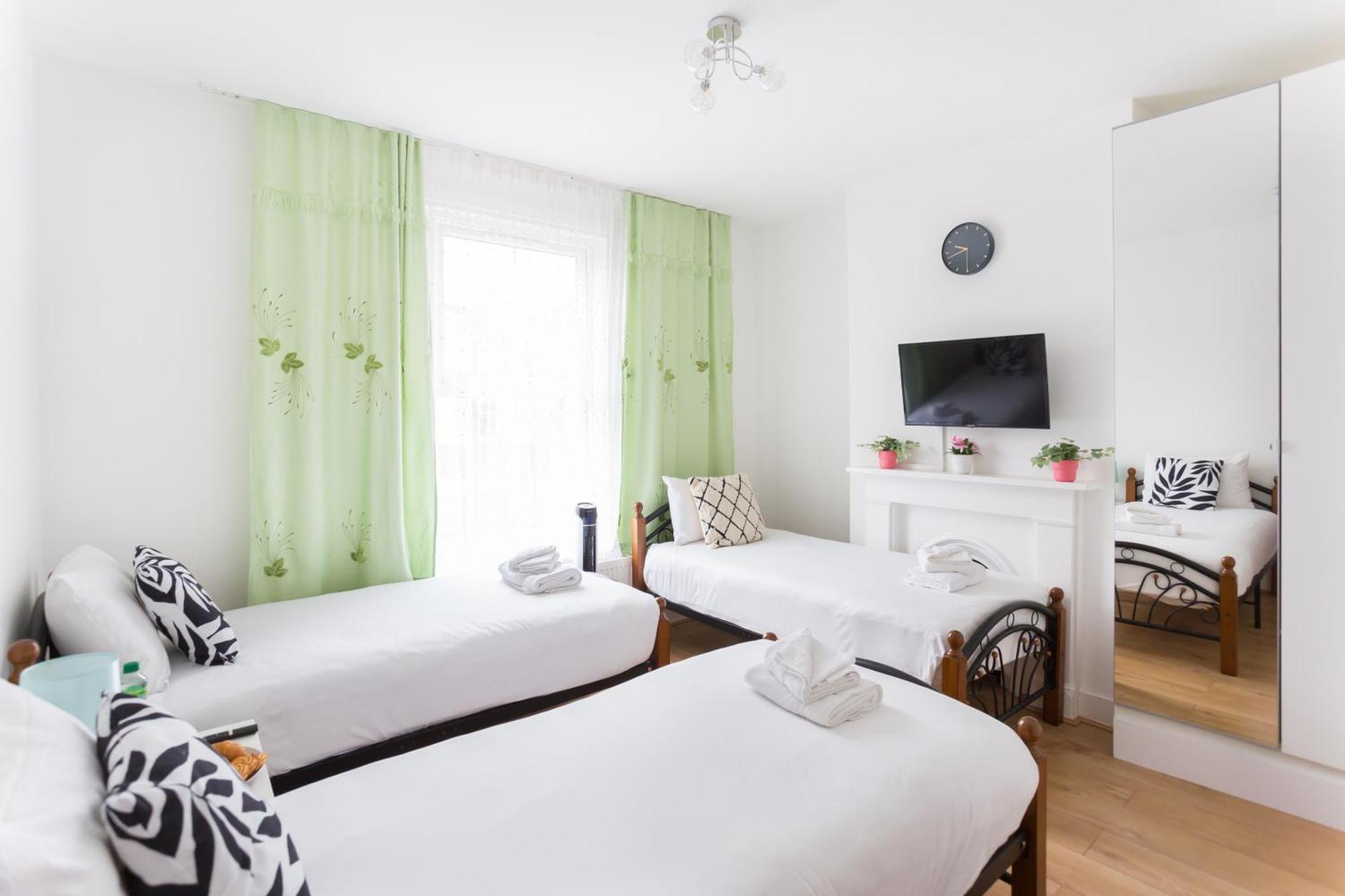 Wood Green Budget Rooms - Next To Mall & Metro Station - 10 Min To City Center ロンドン エクステリア 写真