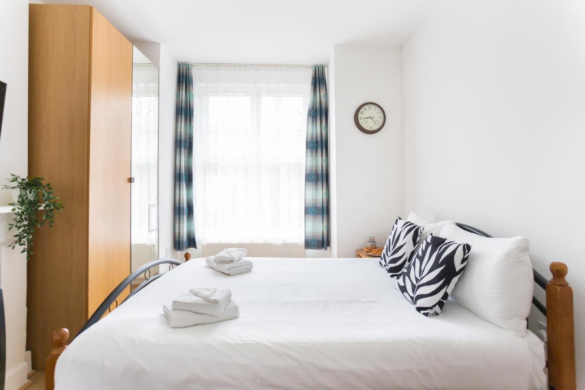 Wood Green Budget Rooms - Next To Mall & Metro Station - 10 Min To City Center ロンドン エクステリア 写真
