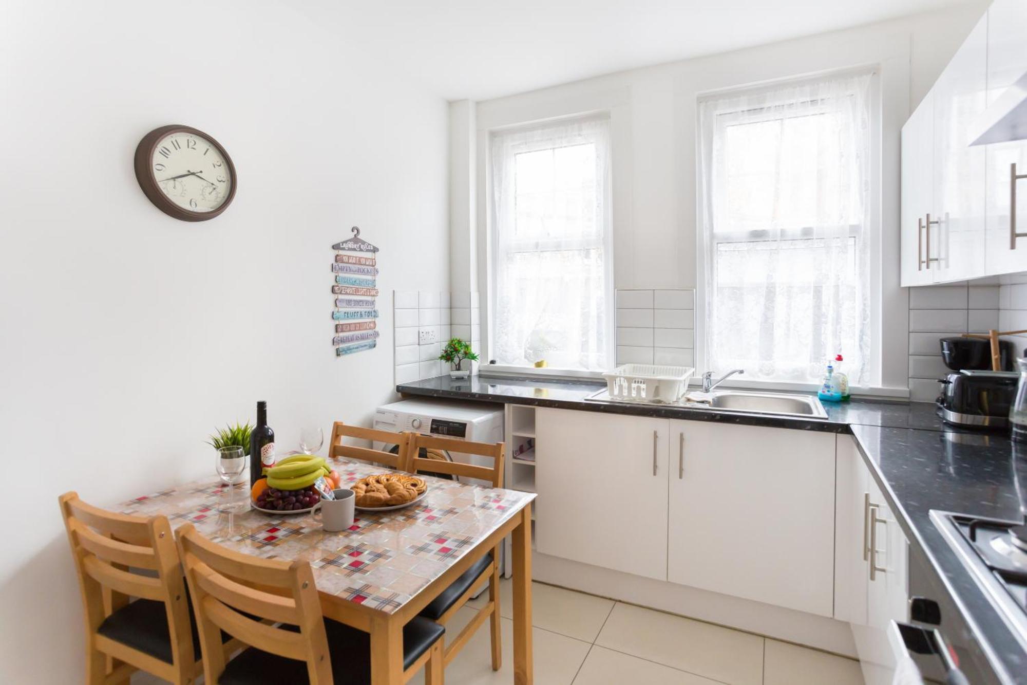 Wood Green Budget Rooms - Next To Mall & Metro Station - 10 Min To City Center ロンドン エクステリア 写真