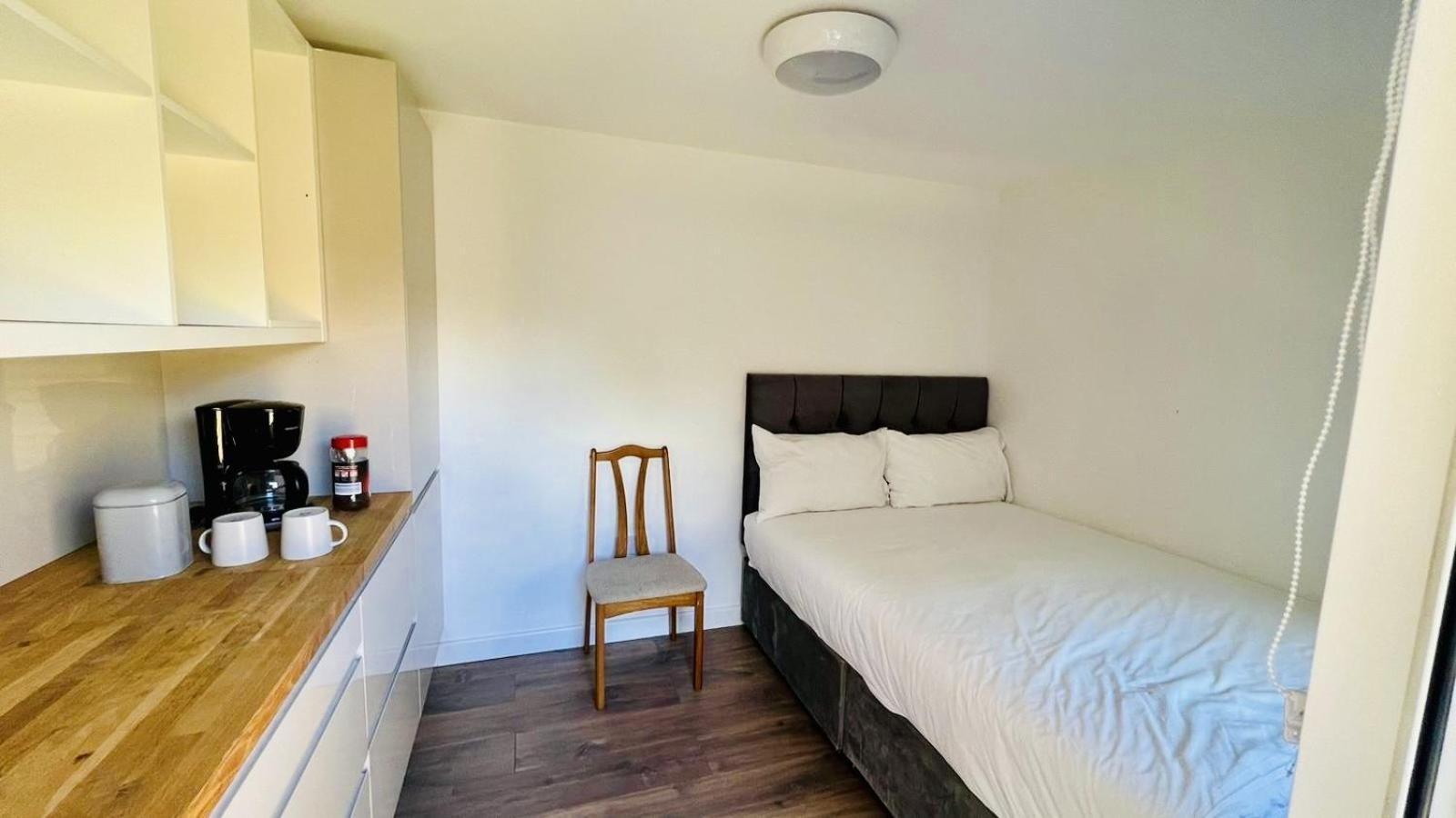 Wood Green Budget Rooms - Next To Mall & Metro Station - 10 Min To City Center ロンドン エクステリア 写真